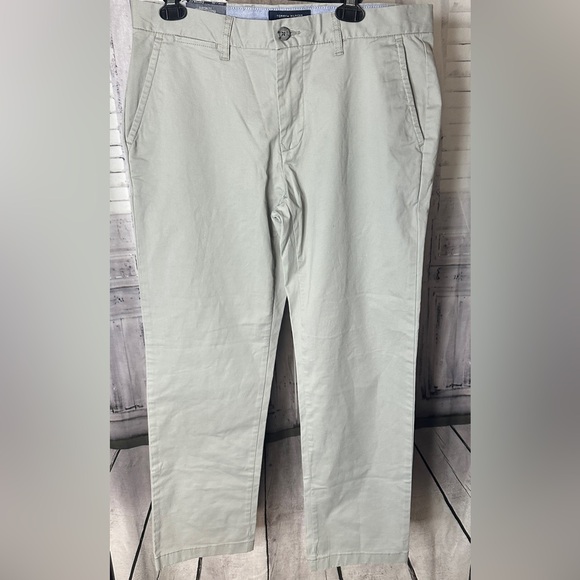 Tommy Hilfiger custom fit straight through hip and thigh. - Picture 2 of 9